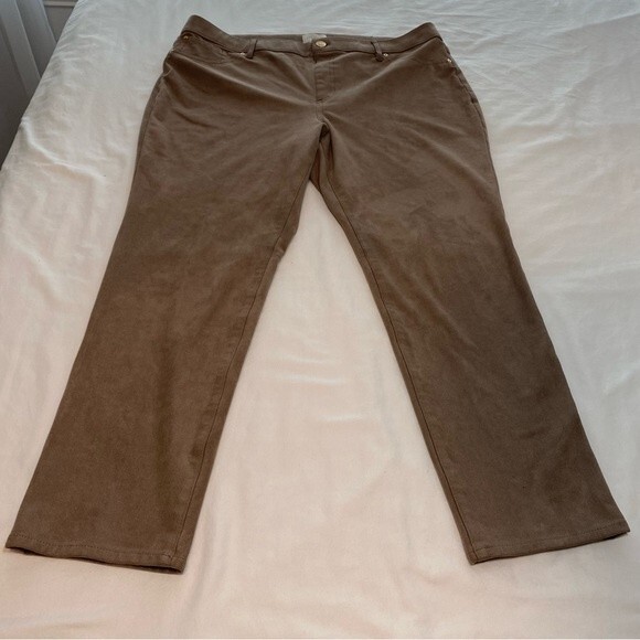 NWOT Chico's Suede Like Crop Pants Tan Pocket Zip Fly Poly Spandex Size 14P - Picture 4 of 12